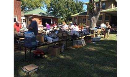 Art Center hosts flea market