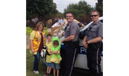 Cubbies donate to the Police Department