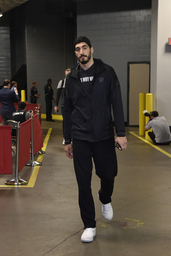 Romanian minister defends keeping Kanter at airport
