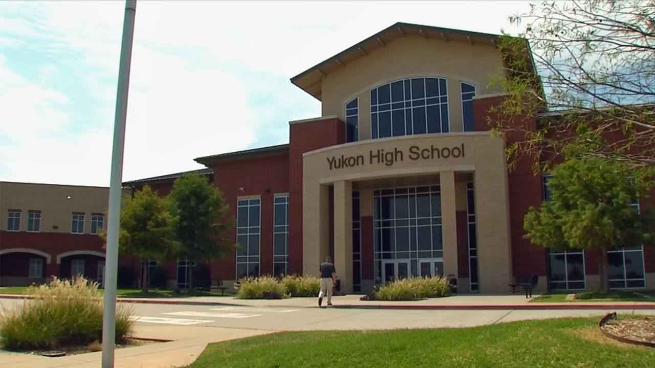 Oklahoma school district settles fraud lawsuit