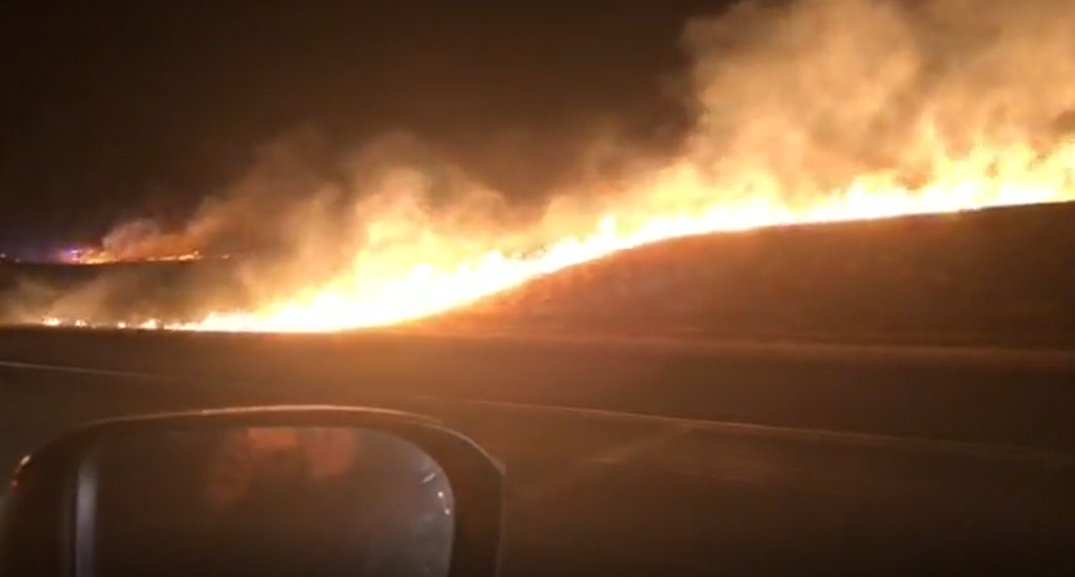 Oklahoma grass fire forces evacuations, closes freeway