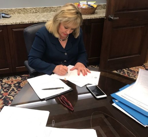 Fallin signs appropriation bill for common education