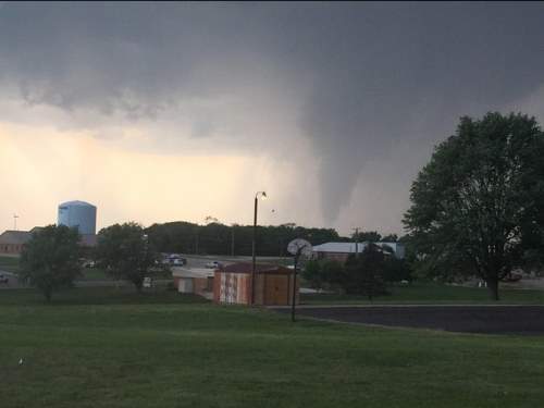 Tornado touches down in Arkansas City