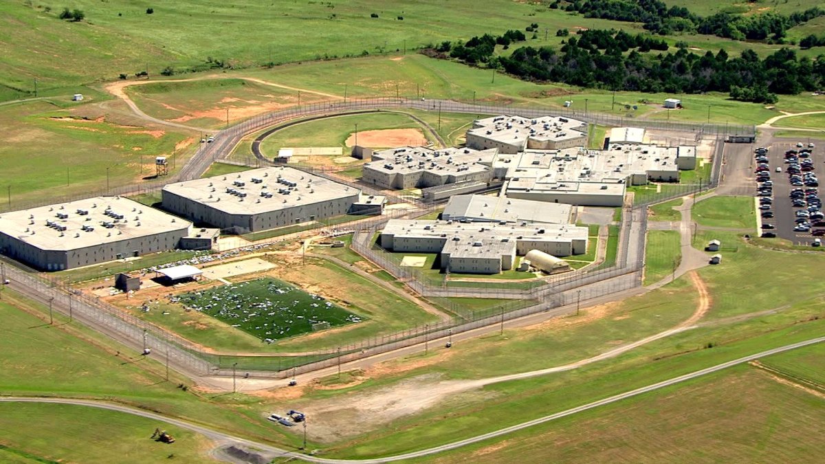 Inhofe, Lankford urge Biden to keep Hinton prison open