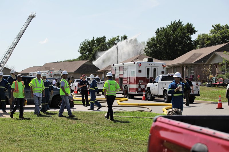 Firefighter, 4 others injured in Oklahoma gas line rupture