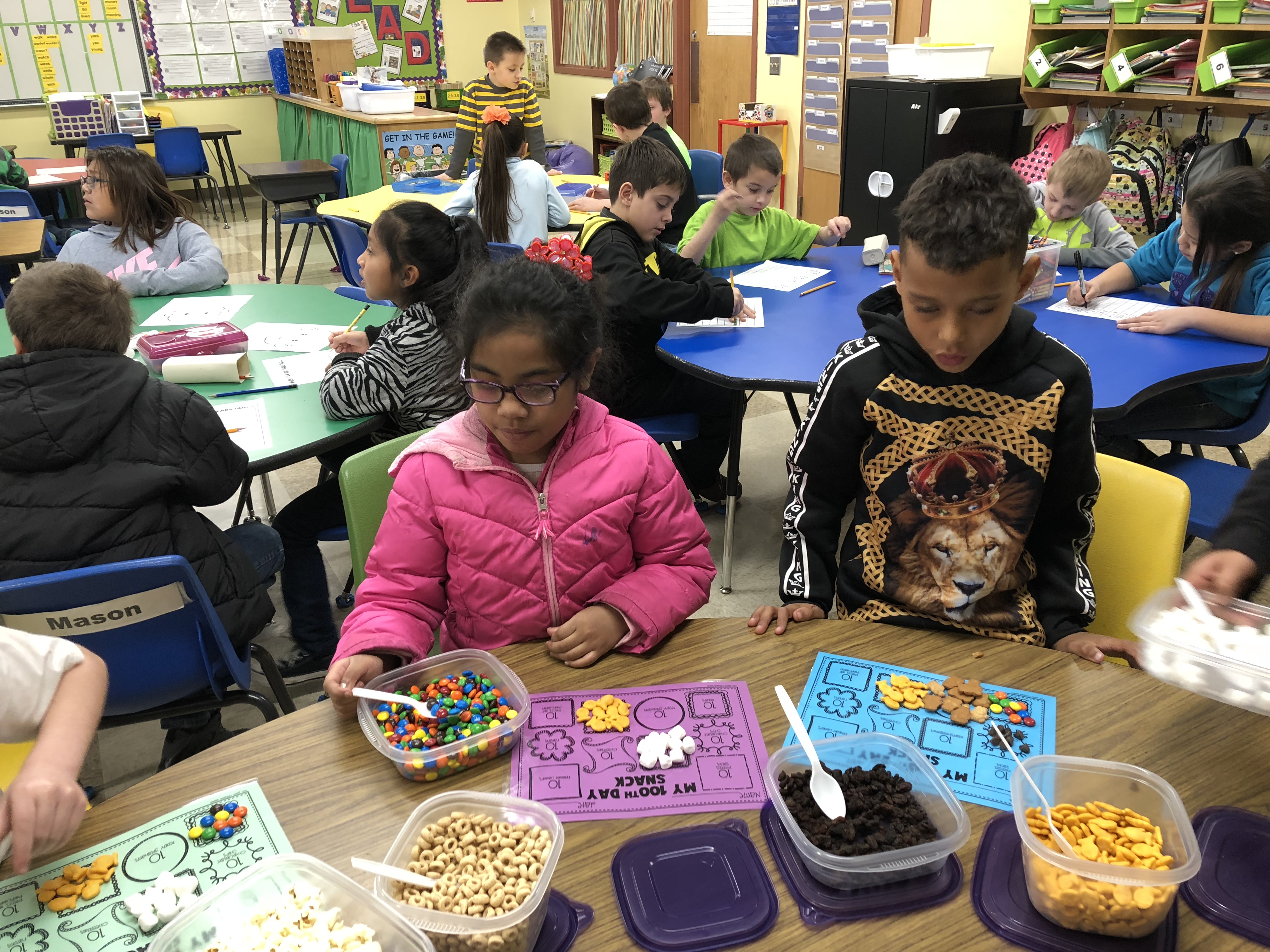 Lincoln students choose tasty task for celebrating 100 days of school