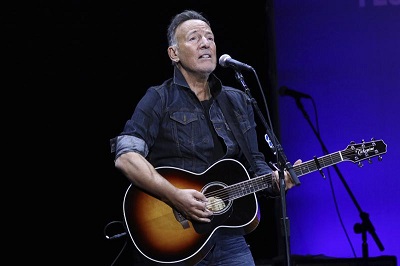 Bruce Springsteen receives Woody Guthrie Prize