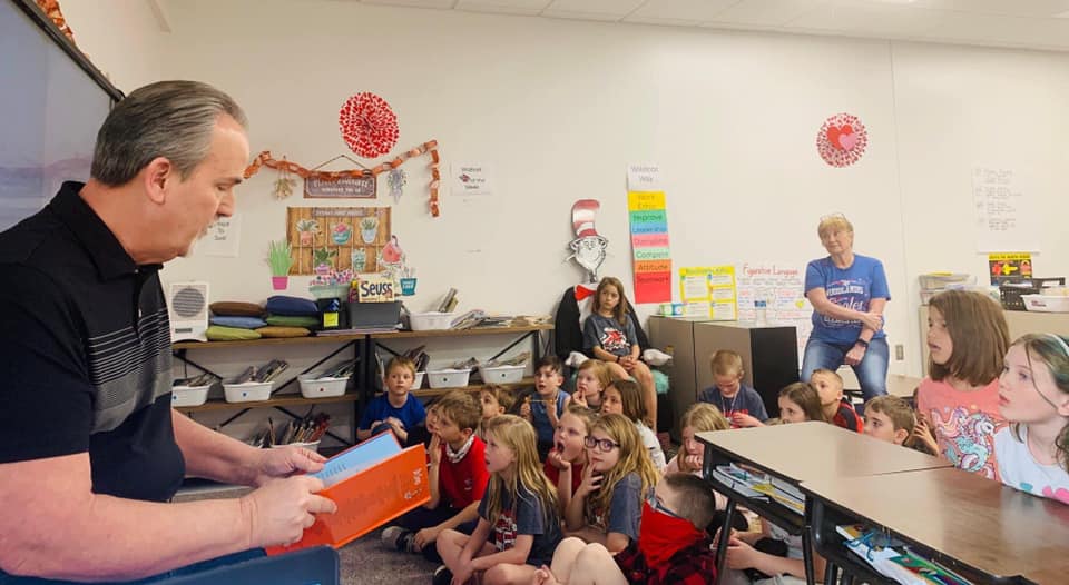 Senator Bill Coleman Joined Woodlands Elementary Friday for Read Across America