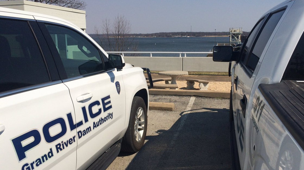 GRDA INVESTIGATING AFTER WITNESSES SAY ONE OF THEIR BOATS HIT RAFT IN ILLINOIS RIVER