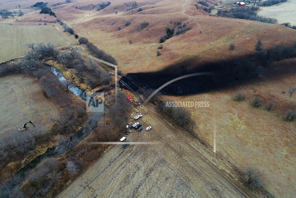 Regulators cut pressure on pipeline after Kansas oil spill